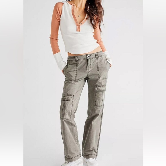 FREE PEOPLE Sz 6 THE THING IS LOW-RISE UTILITY PANTS Y2K Cargo Straight Leg - Picture 5 of 5